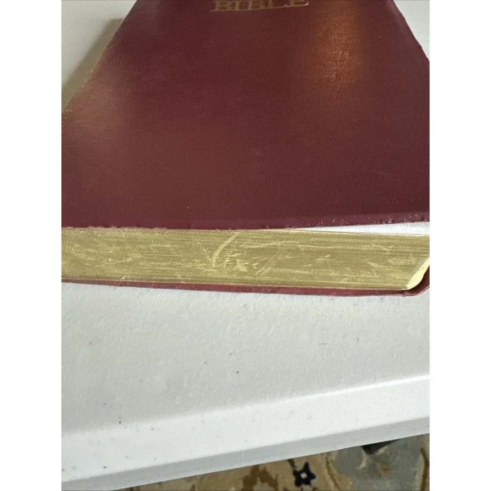 Zondervan New International Version Bible NIV Red Helps Imitation Leather Gift